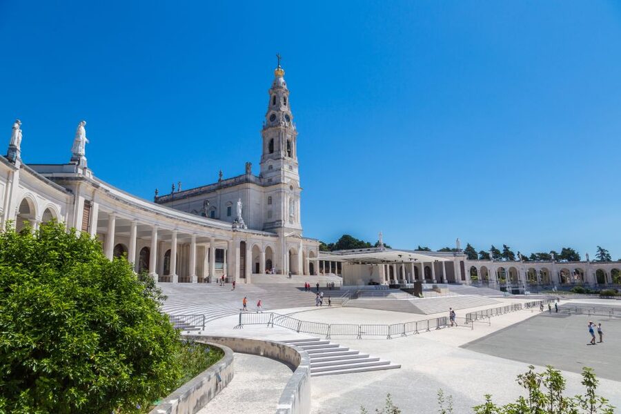 Lisbon: Fatima, Batalha, Nazare and Obidos Tour Hotel Pickup - Fatima Sanctuary: Prayer Space and a Clear 1917 Story