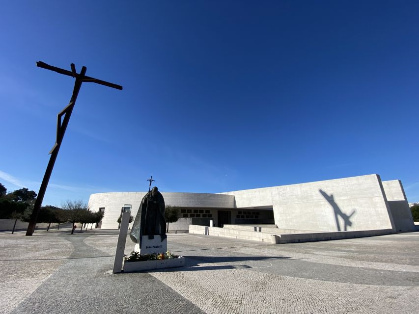 Lisbon: Fátima, Batalha, Nazaré & Obidos Small-Group Tour - Van comfort, timing, and how to plan for a full day