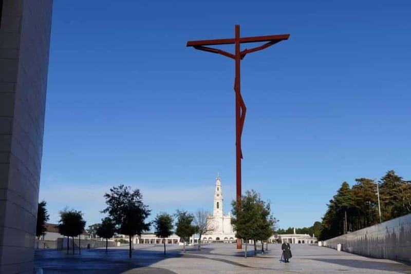Lisbon: Fátima Sanctuary & Little Shepherds' Village - The Basilica of Our Lady of the Rosary: Tombs, Space, and Prayer Time