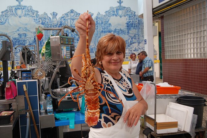 Lisbon Getaway: Private Arrábida Wine & Food Tour - Azeitão tile traditions: azulejos as living craft