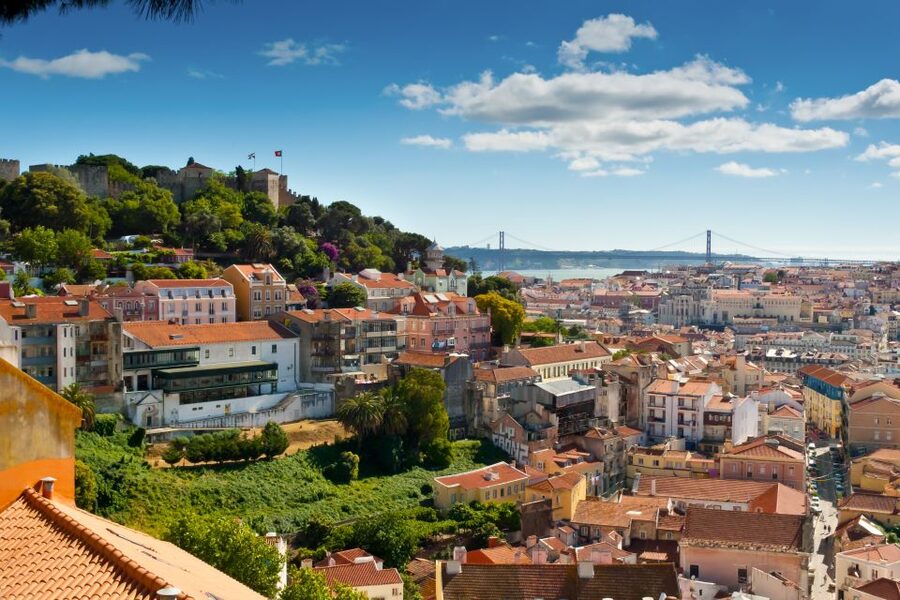 Lisbon: Hills Red Tram Tour by Tram 28 Route 24-Hour Ticket - Practical tips before you go, small moves that prevent big hassles