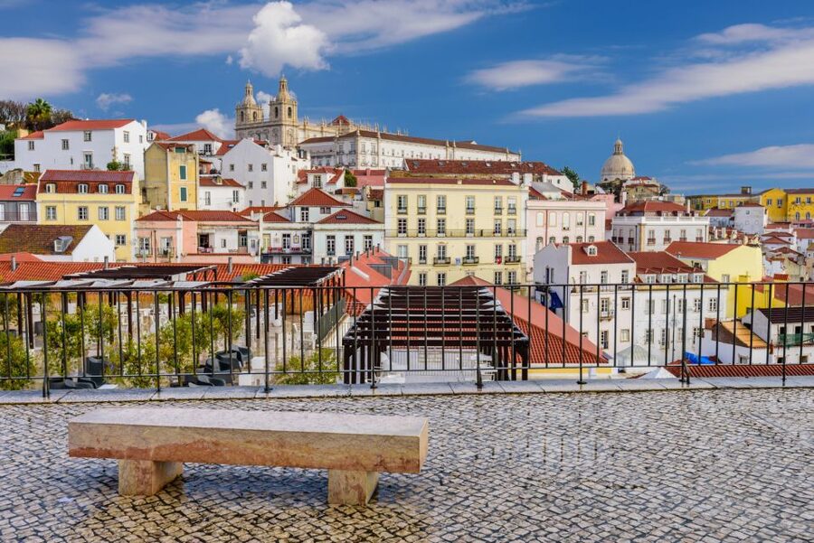 Lisbon: Hills Red Tram Tour by Tram 28 Route 24-Hour Ticket - Finding the tram at Praça do Comércio without the stress spiral