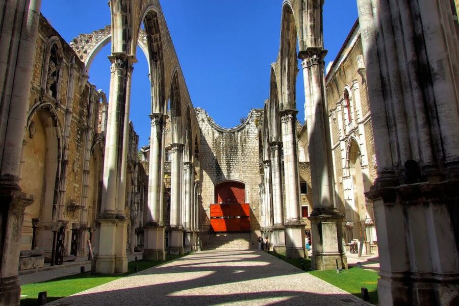 Lisbon: Hills Red Tram Tour by Tram 28 Route 24-Hour Ticket - Castelo São Jorge, Sé Catedral, and the miradouro moments you will spot