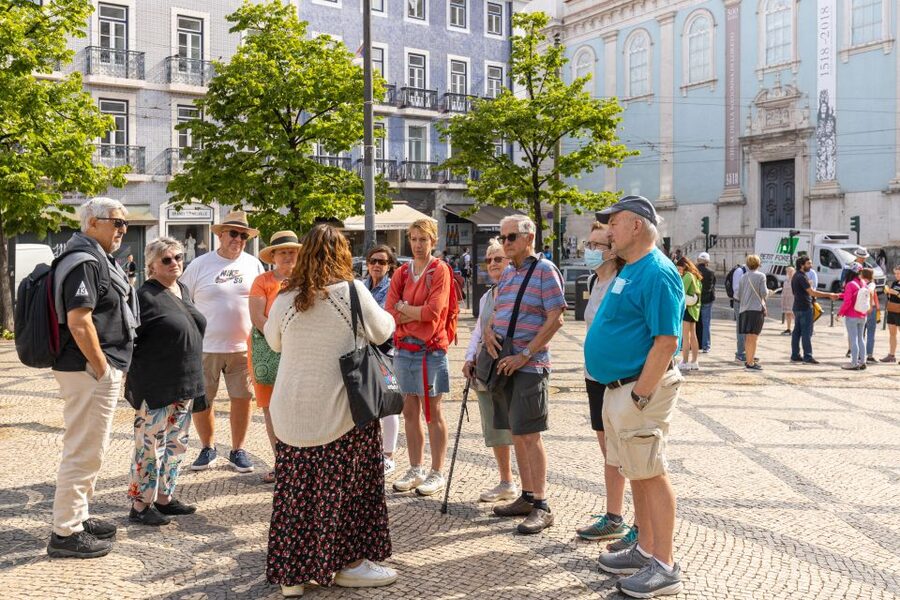 Lisbon: History, Stories and Lifestyle Walking Tour - São Roque Church: Jesuit austerity outside, baroque inside