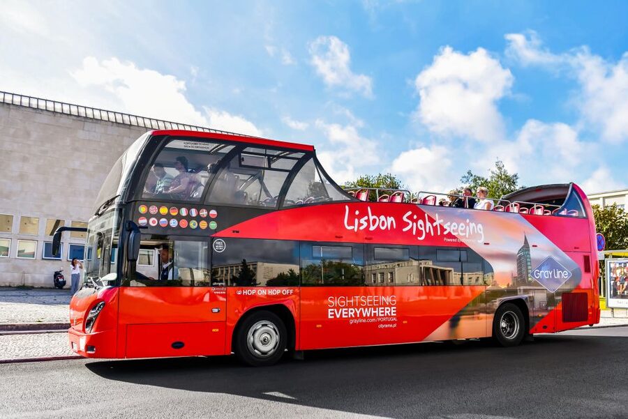 Lisbon: Hop-On Hop-Off Bus Tour - Uptown Line for shopping and family stops: Colombo, Lisbon Zoo, and everyday Lisbon