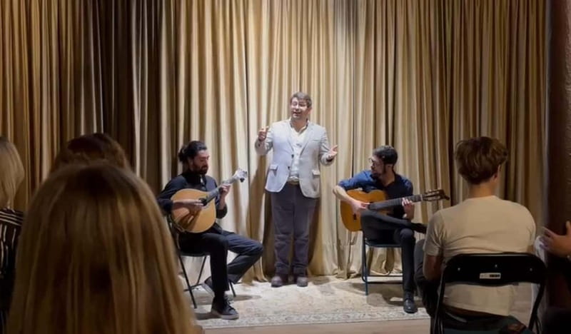 Lisbon: Live Fado Show in Historic Alfama with Port Wine - Practical Tips to Get the Best Seat and Best Experience