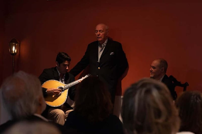 Lisbon: Live Fado Show with Port Wine at Lisboa em Fado - What happens in 50 minutes: the show flow from introductions to the final set