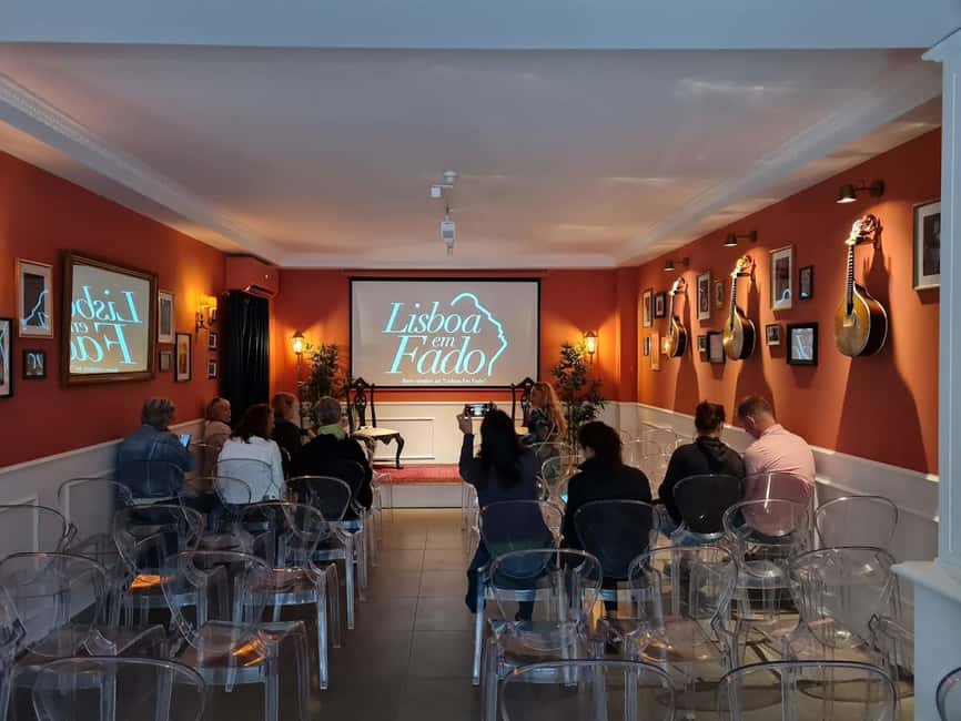 Lisbon: Live Fado Show with Port Wine at Lisboa em Fado - The musicianship side: Portuguese guitar, classic guitars, and the emotional control
