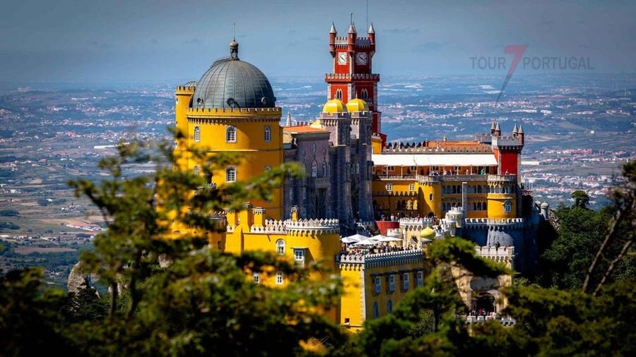Lisbon: Pena Palace, Moorish Castle, Qta. Regaleira & Sintra - Sintra in one day, why this route works