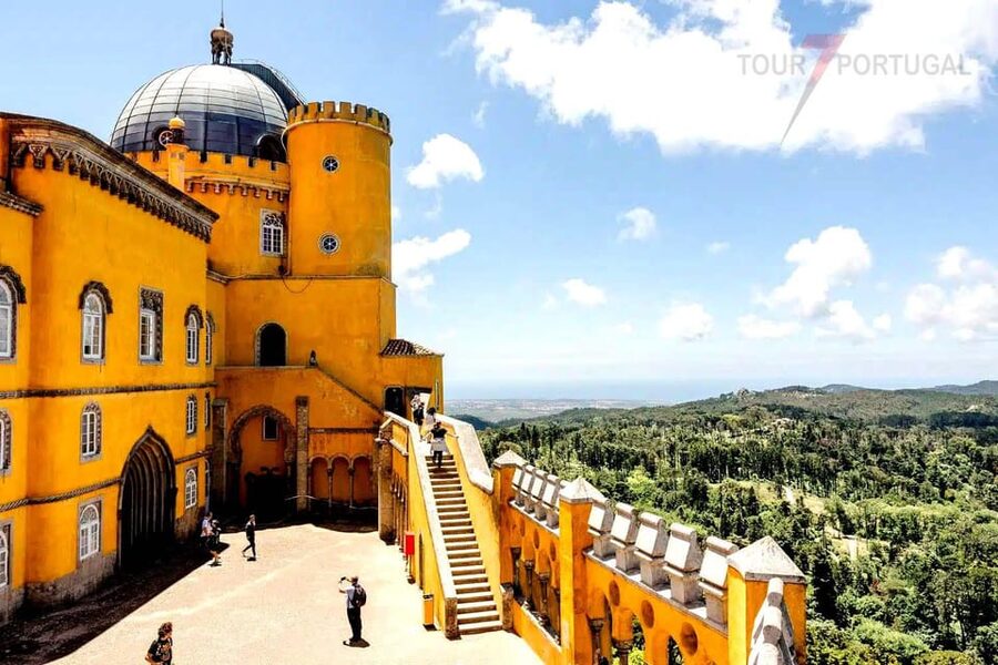 Lisbon: Pena Palace, Moorish Castle, Qta. Regaleira & Sintra - Moorish Castle first, for walls and Atlantic views
