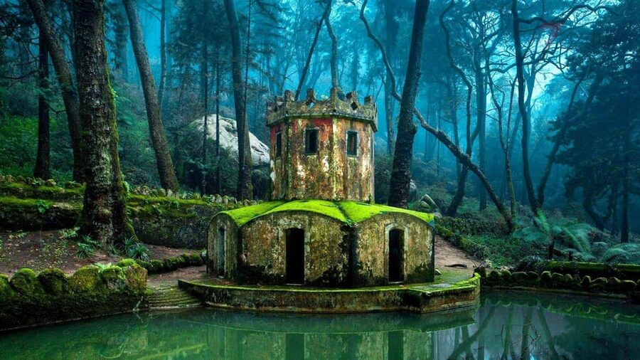 Lisbon: Pena Palace, Moorish Castle, Qta. Regaleira & Sintra - Quinta da Regaleira, the Initiation Well and uphill pace
