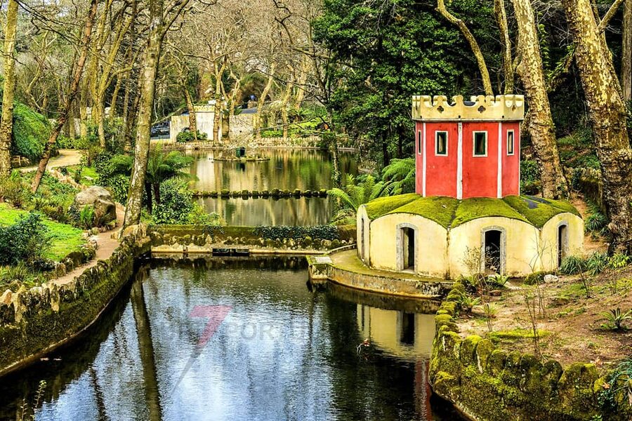 Lisbon: Pena Palace, Moorish Castle, Qta. Regaleira & Sintra - Pickup and time on the road, from Estoril to Cruz