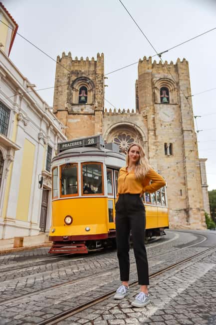 Lisbon: Photoshoot with a Professional Local Photographer - Key points at a glance