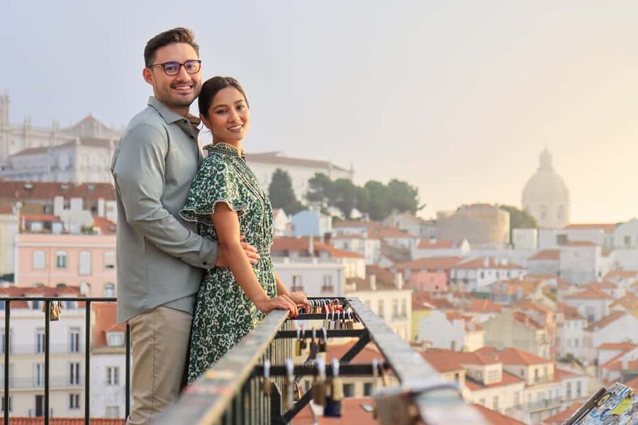 Lisbon: Photoshoot with a Professional Local Photographer - Rua Augusta Arch and Praça do Comércio: the best kind of first impression