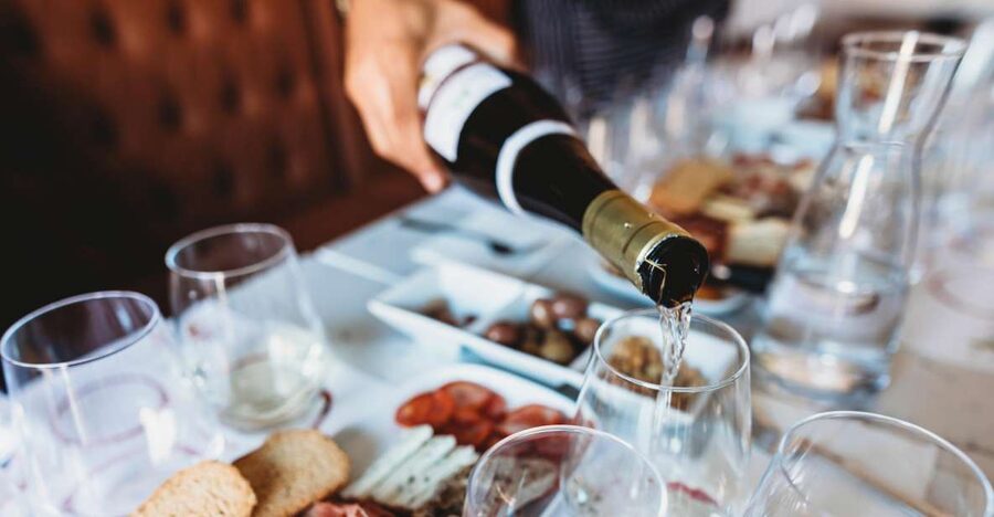 Lisbon: Portuguese Wine and Cheese Tasting with Lunch - From The Vine Meeting Point, and What to Watch For