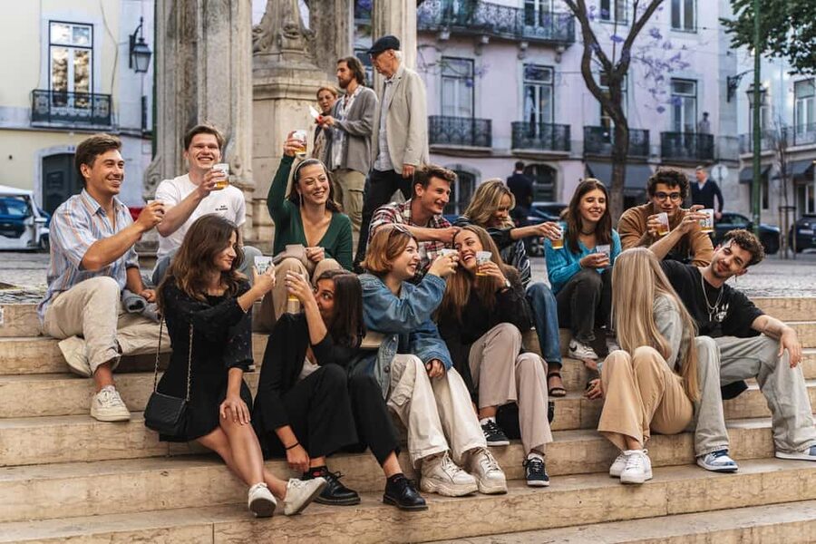Lisbon: Private Dark History Walking Tour with Drinks - Meeting at Largo do Carmo and Getting Started Without Stress