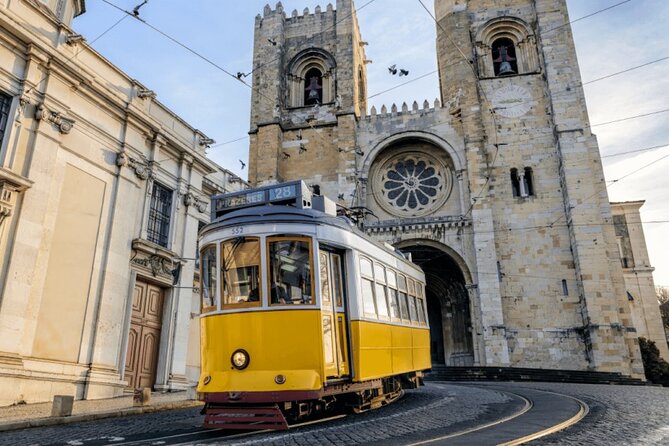 Lisbon Private Driver and Customizable Tour - Beyond Lisbon: how the distance limits shape real day trips