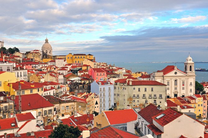 Lisbon Private Tuk Tuk Tour and Hotel Pickup: 2, 3, or 4 Hours - Cathedral and photo viewpoints: Sé de Lisboa, Portas do Sol, and Senhora do Monte