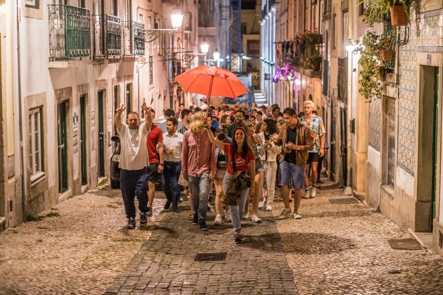 Lisbon: Pub Crawl with Open Bar (Premium Upgrade Available) - Meeting at Praça Luís de Camões: The 10-Minute Setup That Matters