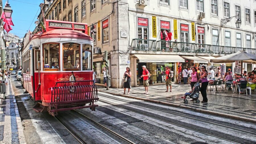 Lisbon's historic old town in a tuk-tuk in German - Why a German-speaking tuk-tuk works so well in Lisbon’s old streets