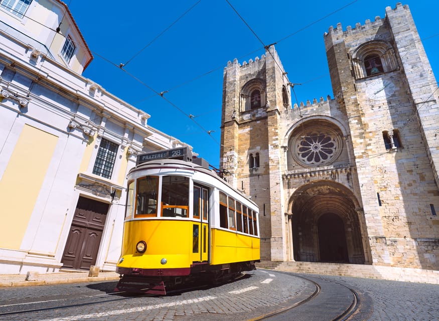 Lisbon's historic old town in a tuk-tuk in German - National Pantheon of Santa Engracia and São Vicente de Fora, the church stop that adds meaning