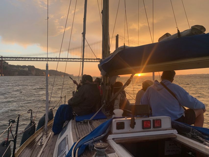 Lisbon: Sailboat Sunset Tour with a Drink - Where to meet Porta 2, Doca de Alcântara, Gate 2, and how to not lose time