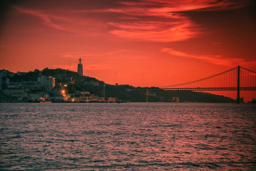 Lisbon: Sailboat Tour w/ Local Guide and Open Bar Green Wine - Stops that matter most: what to watch for at each landmark