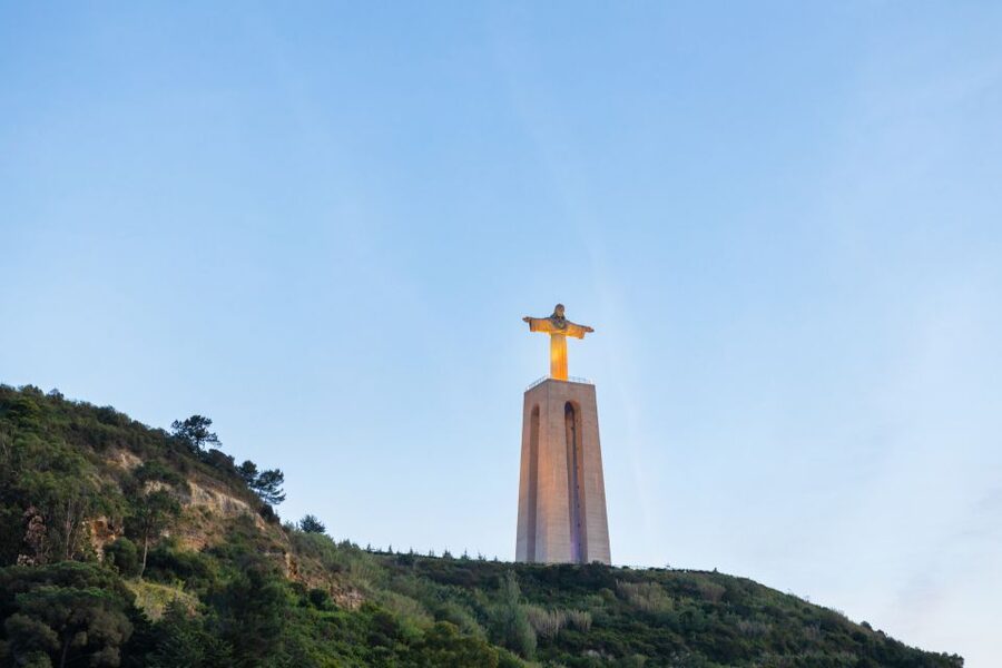 Lisbon: Sailing Tour on the Tagus River - Safety briefing, life jackets, and choosing your sailing role