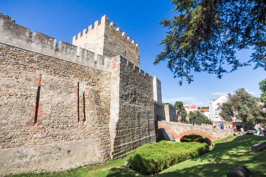 Lisbon: Sao Jorge Castle Skip-the-Line Ticket with Guide - Your skip-the-line flow at São Jorge Castle