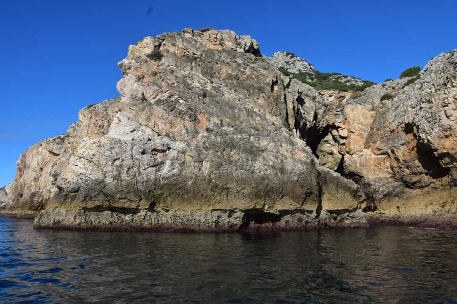 Lisbon: Sesimbra Kayak Discovery Experience - Cliffs, caves, and geological surprises you’ll actually notice