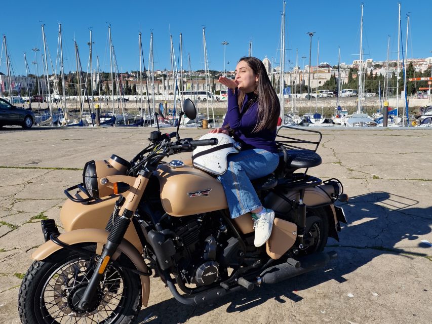 Lisbon: Sidecar Tour - Customizing your route without losing the structure