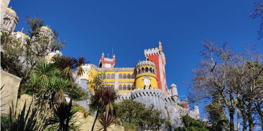 Lisbon: Sintra, Pena, Regaleira, Cabo da Roca & Cascais - Sintra streets and orientation before the palaces