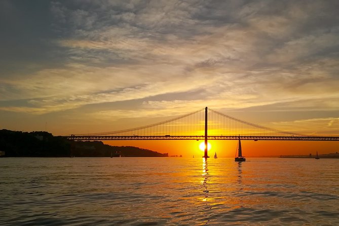 Lisbon Small Group 2h Sunset Sailing- Live Commentary & a Drink - The Skipper’s Live Commentary: Stories You’ll Remember