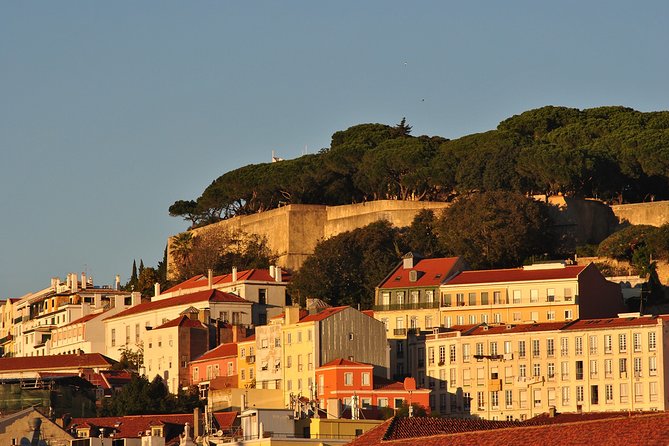 Lisbon Small Group 2h Sunset Sailing- Live Commentary & a Drink - Sunset Timing, Chilly Wind, and Why Blankets Are Included