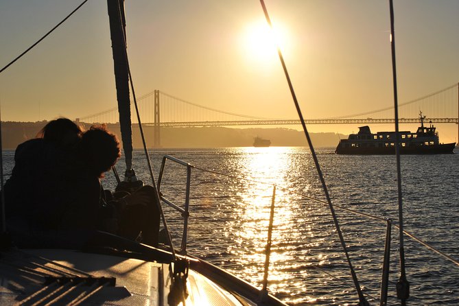 Lisbon Small Group 2h Sunset Sailing- Live Commentary & a Drink - The Welcome Drink: Simple, Included, and Just Enough