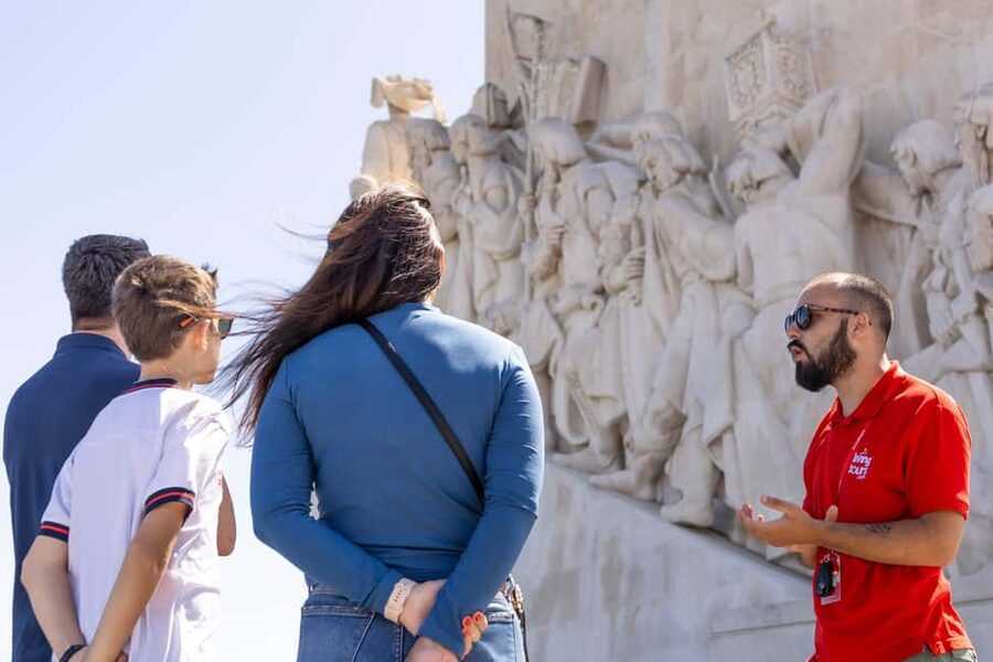 Lisbon: Small-Group Sintra, Pena Palace, Cascais, & Belém - Sintra’s historic center break: shopping and local treats with breathing room