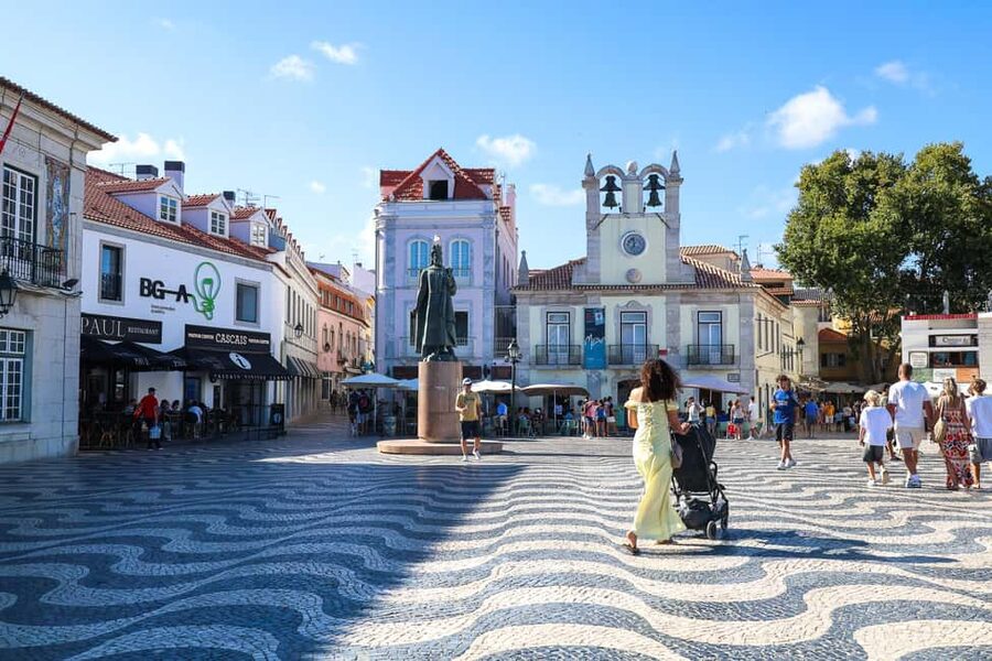 Lisbon: Small-Group Sintra, Pena Palace, Cascais, & Belém - Group size, languages, and comfort: what to expect from the day’s flow