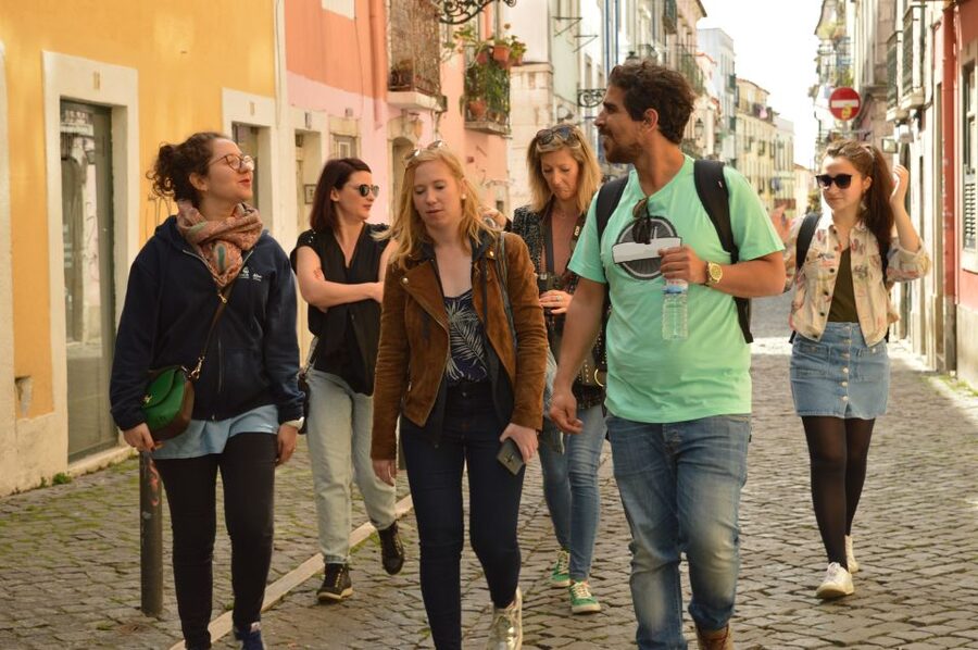 Lisbon: Starter Walking Tour to the highlights in German - Price and value for a 2-hour German-led Lisbon walk