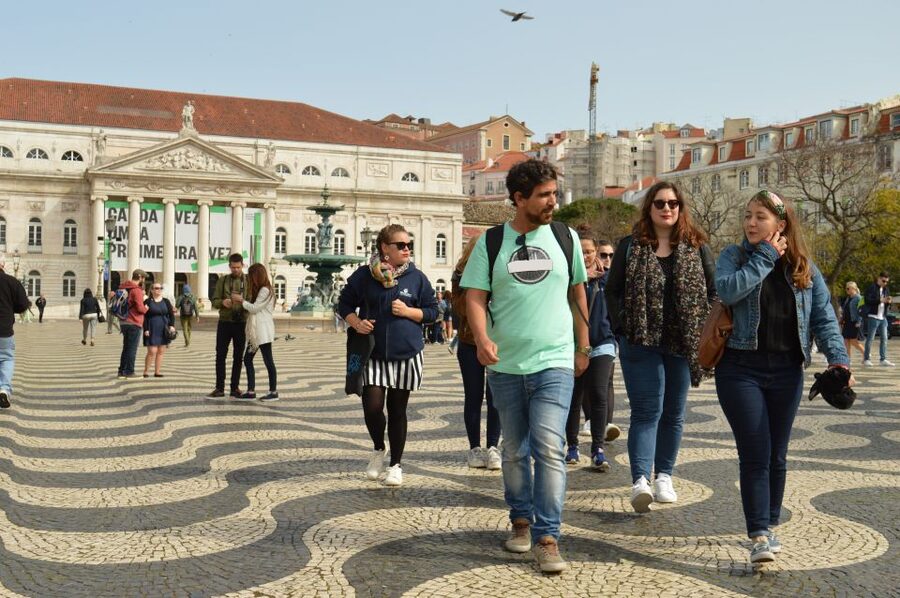 Lisbon: Starter Walking Tour to the highlights in German - Pace, fitness level, and what you should bring