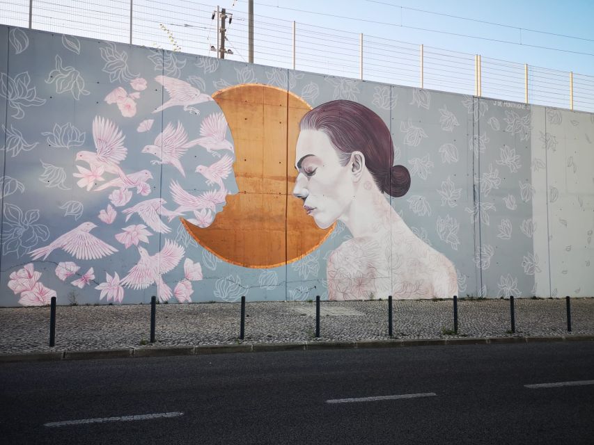 Lisbon: Street Art Tuk Tuk Tour - Key things that make this street art tour worth your time
