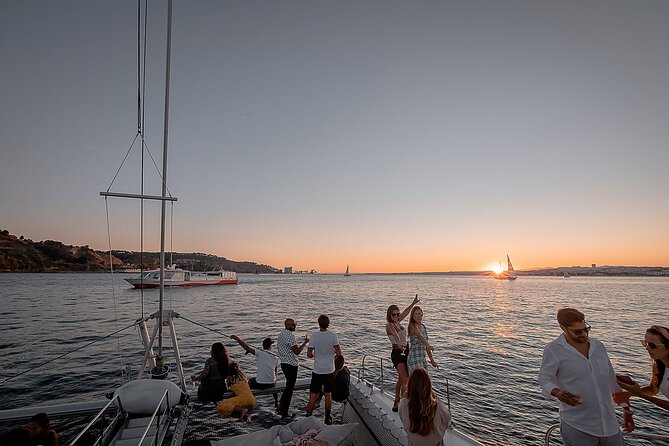 Lisbon: Sunset Catamaran Boat Tour with Music and Drinks - Quick hits before you book