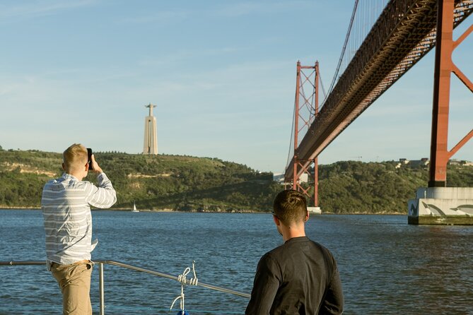 Lisbon: Sunset Catamaran Boat Tour with Music and Drinks - Meeting point: Doca de Santo Amaro, door 3 (and why you should arrive early)
