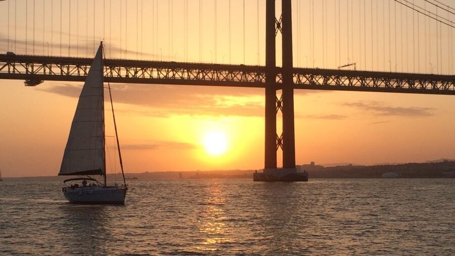 Lisbon: Sunset Cruise with Drinks - Belém Tower, Discoveries Monument, Jerónimos Monastery: classic riverfront Lisbon