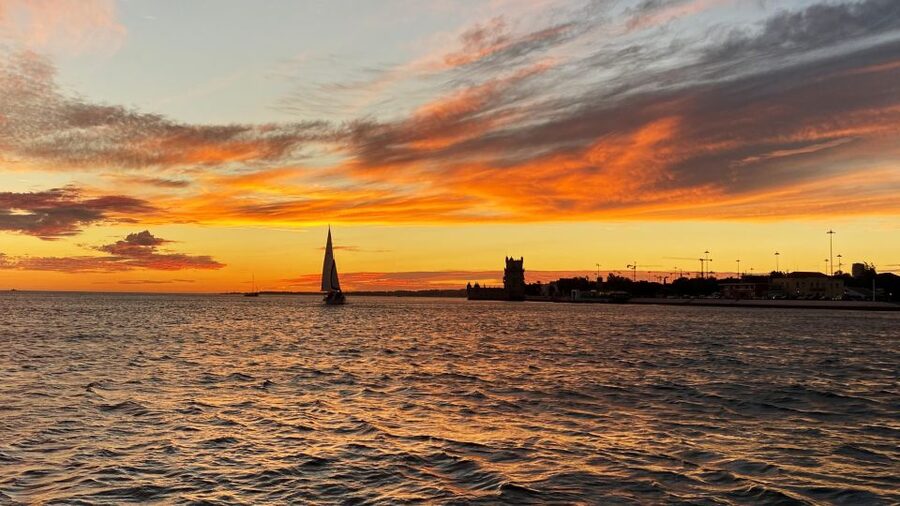 Lisbon: Sunset Cruise with Drinks - The 25 de Abril Bridge: the big moment you’ll remember later