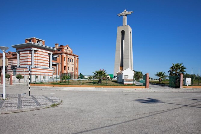 Lisbon: Sunset Cruise With Drinks on Spacious Yacht - Key Things You’ll Notice