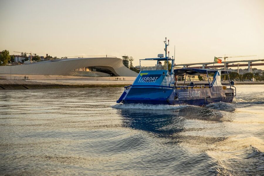 Lisbon: Sunset Cruise with Live DJ and Drinks - Getting onto the river: where the night starts