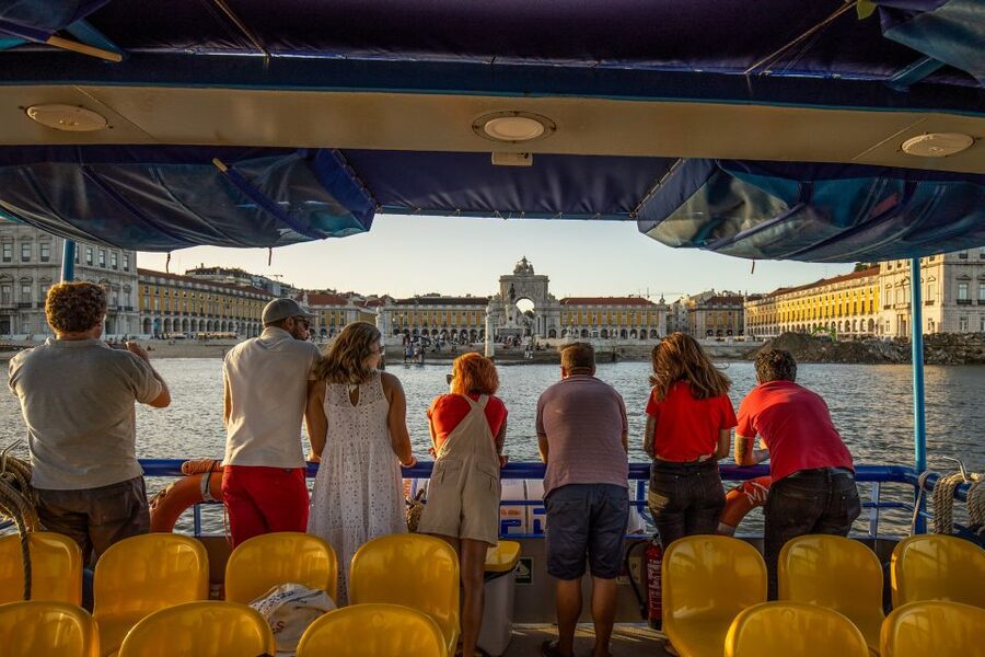 Lisbon: Sunset Cruise with Live DJ and Drinks - How long is 90 minutes, and what to expect timing-wise
