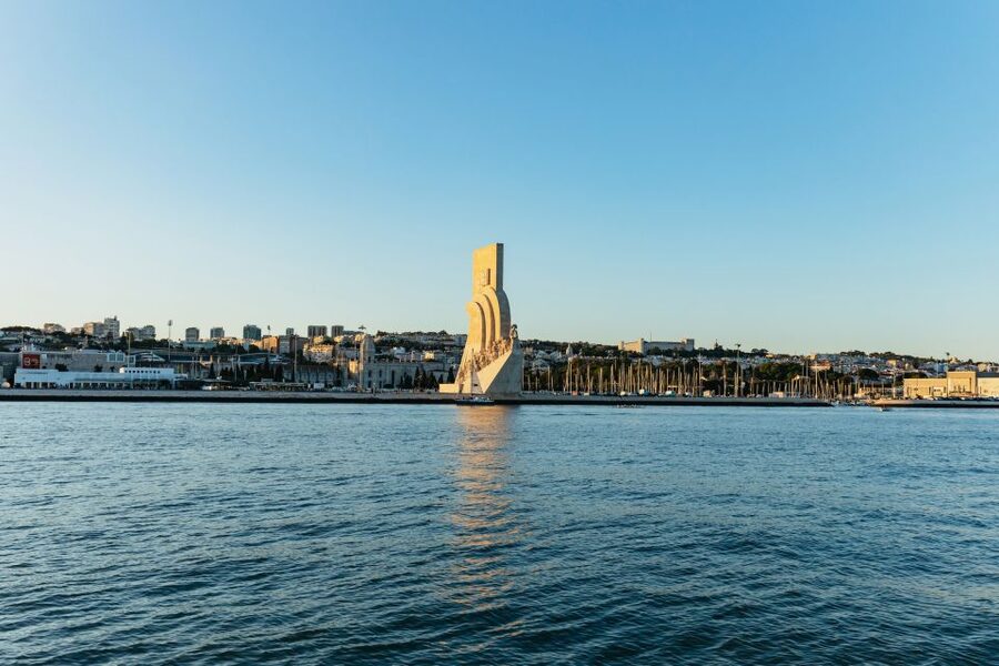 Lisbon: Sunset Cruise with Welcome Drink and Snacks - Chill-out music, or sometimes a more party-like vibe