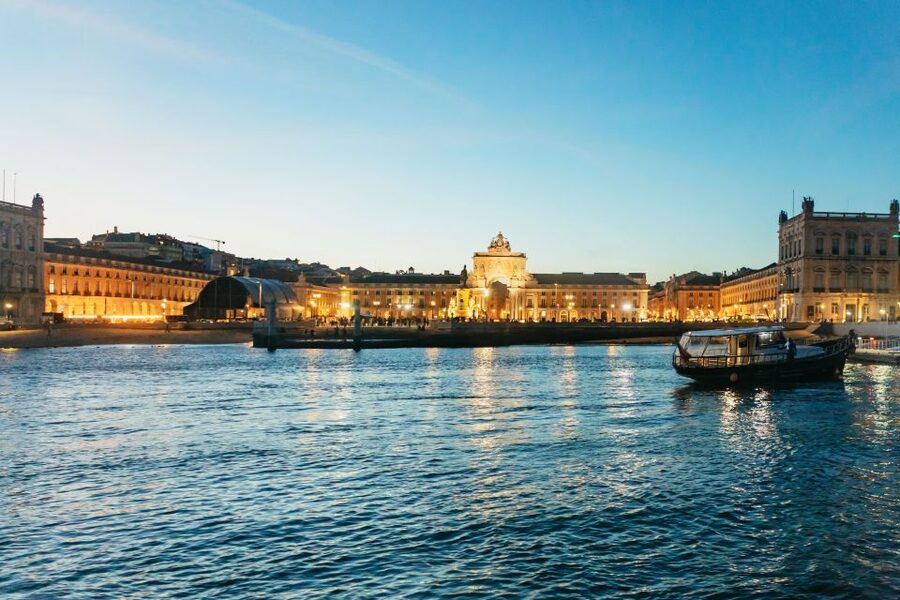 Lisbon: Sunset Cruise with Welcome Drink and Snacks - Museum stop and the river view in motion