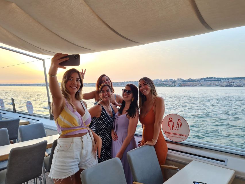 Lisbon: Sunset Cruise with Welcome Drink and Snacks - Meeting at Estação Ferroviária do Sul e Sueste, then onto panoramic boats